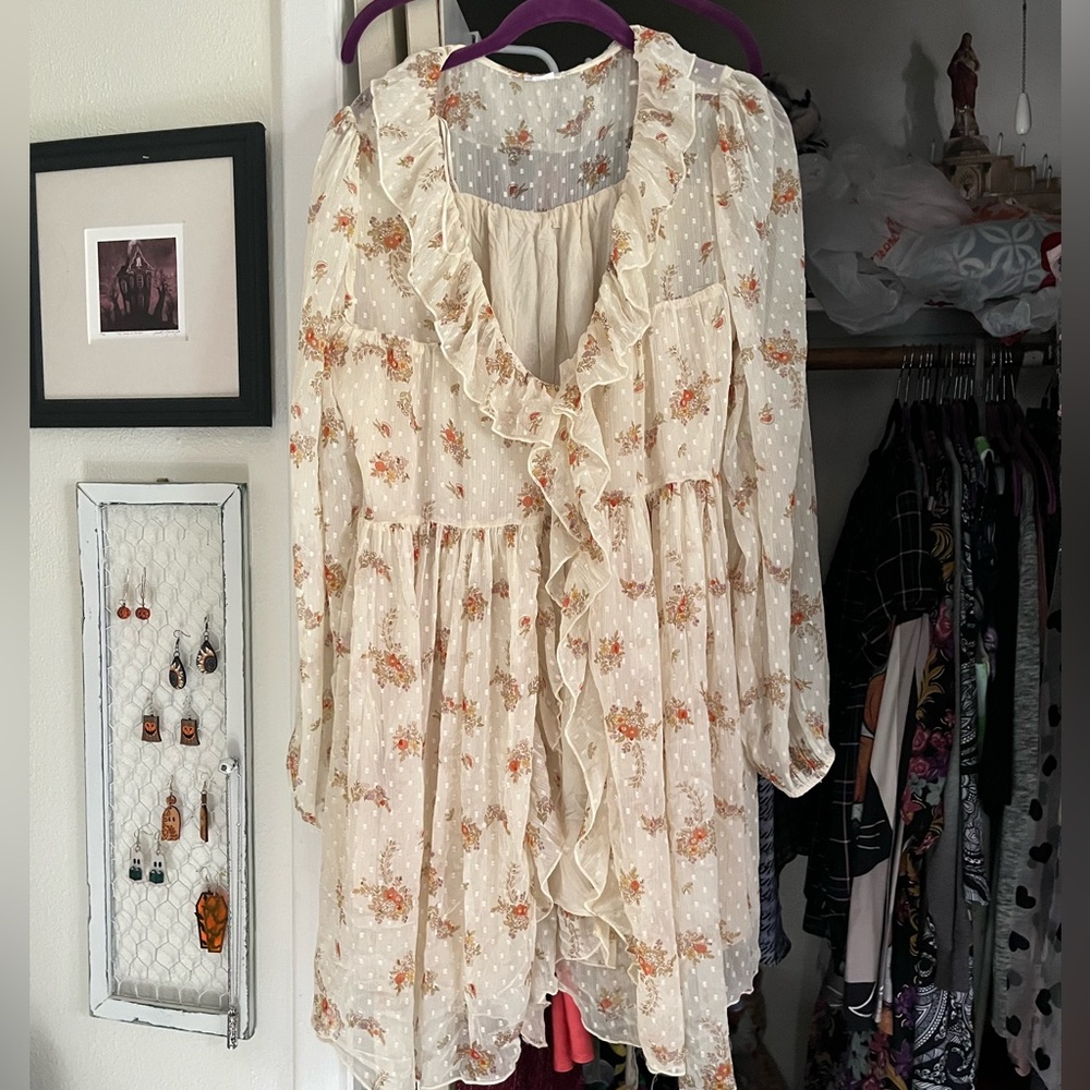 Kimchi Blue Urban Outfitters Cream Floral Dress new with tag.